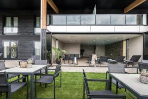 an outdoor dining area with tables and chairs at Fruitpark Hotel & Spa in Ochten