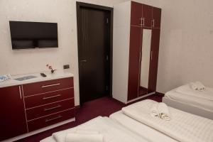 Voodi või voodid majutusasutuse Guest House VIP toas