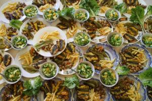 Makanan di atau berdekatan hotel