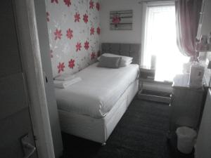 Postelja oz. postelje v sobi nastanitve The Withnell Hotel