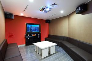 TV a/nebo společenská místnost v ubytování Hanwha Resort Sanjeong Lake Annecy