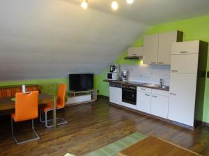 ครัวหรือมุมครัวของ Appartement - Ferienwohnungen - Gästehaus Gabriele