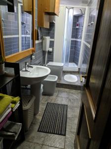 a bathroom with two toilets and a sink and a shower at Gina B&B in Rome