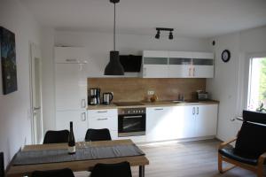 Kuchyň nebo kuchyňský kout v ubytování Ferienwohnungen und Appartements - Haus Budinger