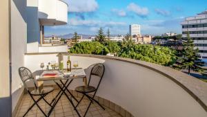 Ein Balkon oder eine Terrasse in der Unterkunft Arcom Palace