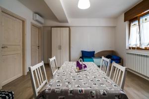 a dining room with a table and chairs and a room with at La Duchessa e Il Contadino in Vieste