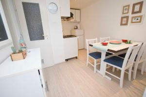 Kuchyň nebo kuchyňský kout v ubytování Rooms Beros