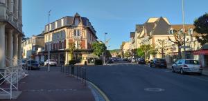 Galeriebild der Unterkunft Hôtel Le Chantilly in Deauville