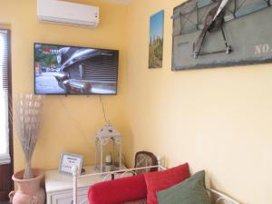 A television and/or entertainment centre at Relais"LA CAPPUCCINA" Rooms&Apartments