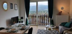 Výhľad na hory alebo výhľad na hory priamo z apartmánu
