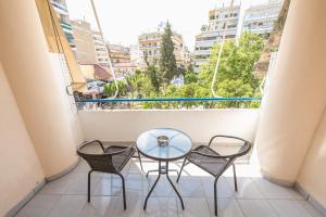 A balcony or terrace at Zenios Kisamos-Pretty comfy studio