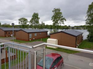 Gallery image of Hot tub hols in lodge with roof terrace in Tattershall