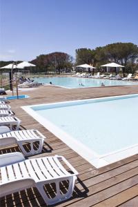 Bazén v ubytování Adamo ed Eva Resort nebo v jeho okolí