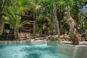 Bazén v ubytování Hotel Buenavista Bacalar Jungle Experience nebo v jeho okolí