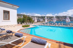 Bazén v ubytování PALMA city HOTEL nebo v jeho okolí
