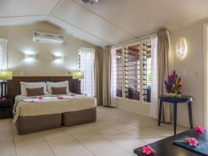 Seabreeze Resort Samoa – Exclusively for Adults 객실 침대