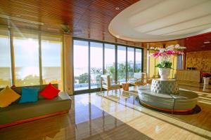 Khu vực ghế ngồi tại Marina Bay Vung Tau Resort & Spa
