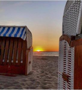 two beach umbrellas on the beach at sunset at Dock 8 Strande: 50m bis zum Strand u. der Promenade in Strande