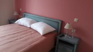A bed or beds in a room at Nicol's Casetta