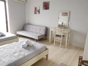 Posteľ alebo postele v izbe v ubytovaní George's Sea View Apartments