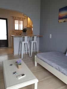 Posteľ alebo postele v izbe v ubytovaní George's Sea View Apartments