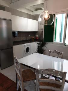 Kuchyň nebo kuchyňský kout v ubytování Apartamento Las Setas