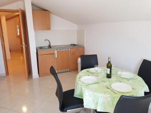 Kuchyň nebo kuchyňský kout v ubytování Apartments Margita