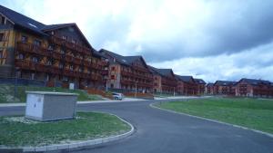 an empty street in front of some apartment buildings at Apartman K 306 in Veľká Lomnica