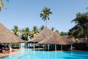 Bazén v ubytování Neptune Village Beach Resort & Spa - All Inclusive nebo v jeho okolí