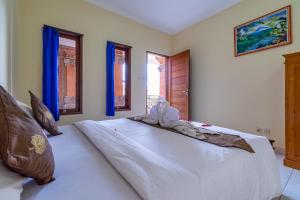 Postel nebo postele na pokoji v ubytování Kacu Ubud Inn
