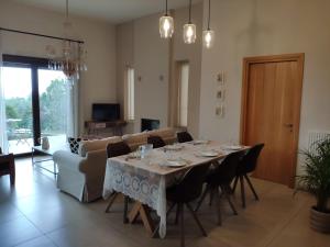 Gallery image of Olive Tree Cottage 2 in Néa Péramos