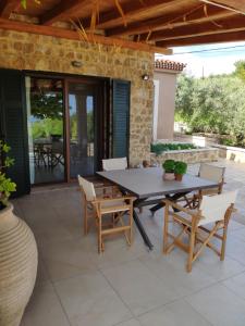 Patio nebo venkovní prostory v ubytování Olive Tree Cottage 2
