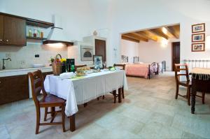 En restaurang eller annat matställe på Home Holiday Salento Casa Agrosì