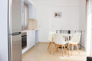 Kuchyňa alebo kuchynka v ubytovaní Sahas Apartments