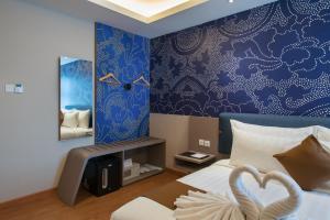 Postelja oz. postelje v sobi nastanitve Luminor Hotel Airport Sidoarjo By WH , Best Choice and Strategic Location with a Rooftop area in Town