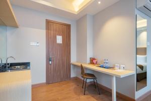 Fotografija v galeriji nastanitve Luminor Hotel Airport Sidoarjo By WH , Best Choice and Strategic Location with a Rooftop area in Town v mestu Sidoarjo
