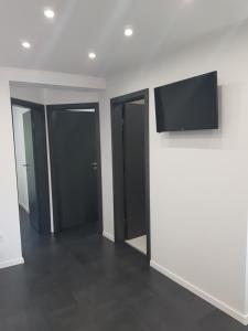 Televízia a/alebo spoločenská miestnosť v ubytovaní Picurka Apartman