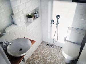 Koupelna v ubytování Loukia Studios & Suites