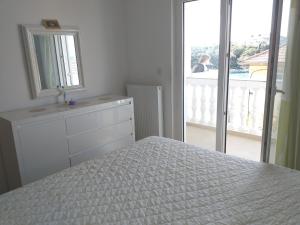 Postel nebo postele na pokoji v ubytování Apartmani Ivan by the sea