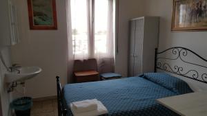 Ένα ή περισσότερα κρεβάτια σε δωμάτιο στο Albergo Pensione Ardenza SELF CHECK-IN