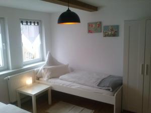 Säng eller sängar i ett rum på Ferienwohnung Konrad - nahe Chemnitz