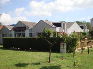 Gallery image of H&ocirc;tel Inn Design Resto Novo Amiens in Dury