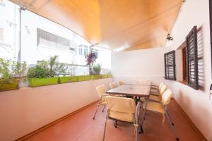 a dining room with a table and chairs at Hostal Las Nieves in Ibiza Town