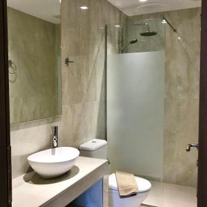 The Little Prince Luxury Suites tesisinde bir banyo