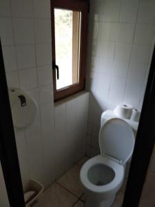 Kúpeľňa v ubytovaní CHATA POD VLEKOM + 22 fotografií