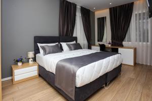 Postel nebo postele na pokoji v ubytování Emerald Boutique Hotel