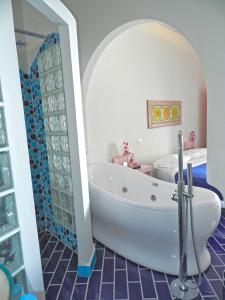 Koupelna v ubytování Hotel Holiday