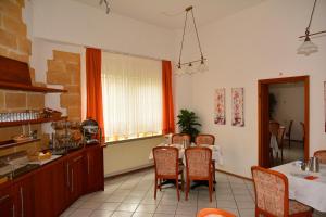 Kuchyň nebo kuchyňský kout v ubytování Hotel Wilhelmshöhe