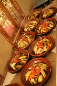 Makanan di atau berdekatan hotel