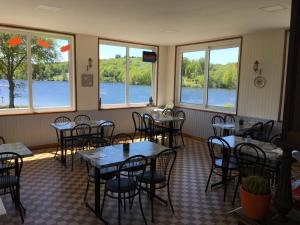 Výhled na řeku, která protéká v blízkosti bed and breakfast
